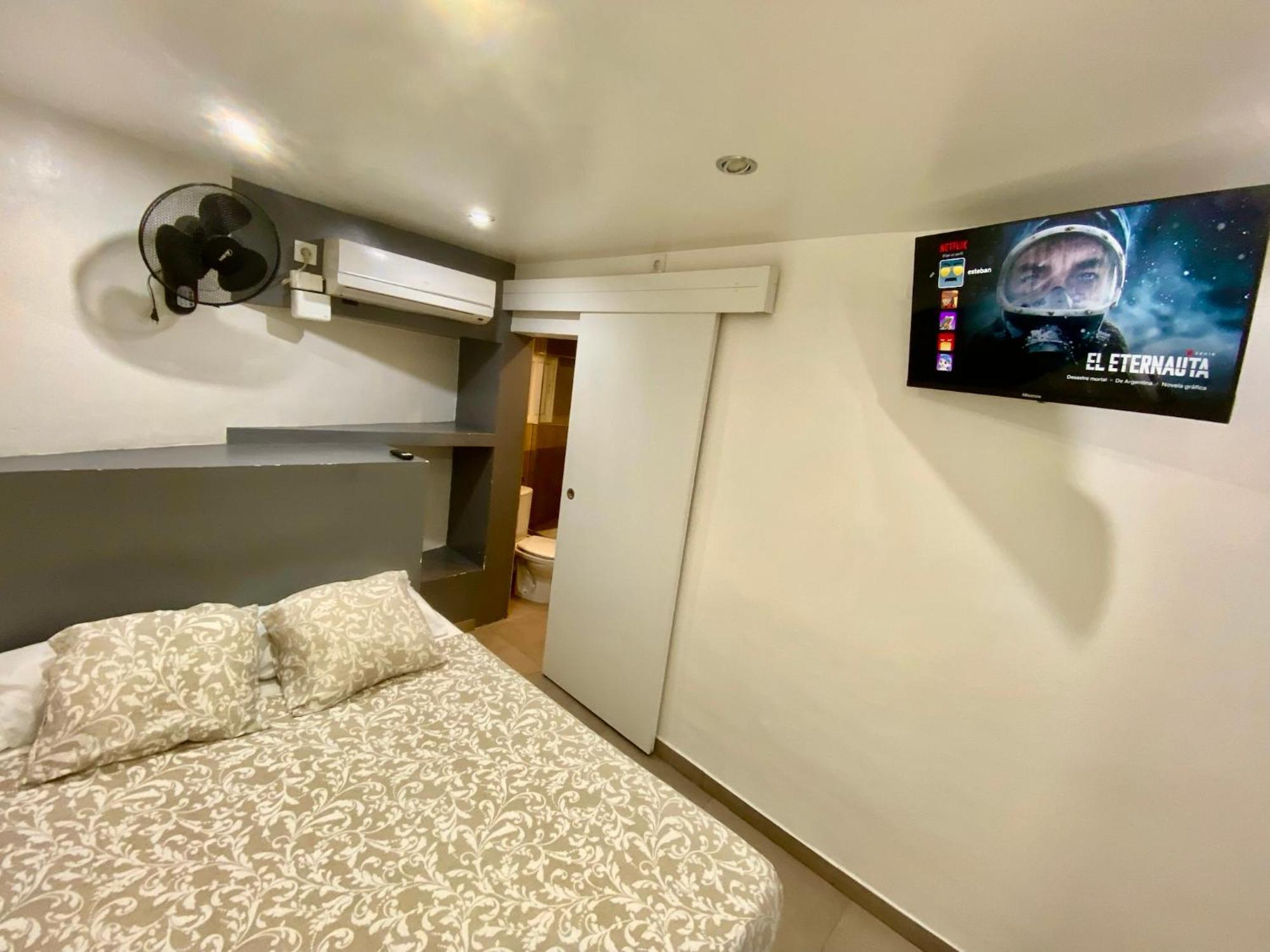 Suites Nuevas Con Bano Privado Frente Al Metro St Mwc Barcelona-Fira L'Hospitalet de Llobregat Exterior photo