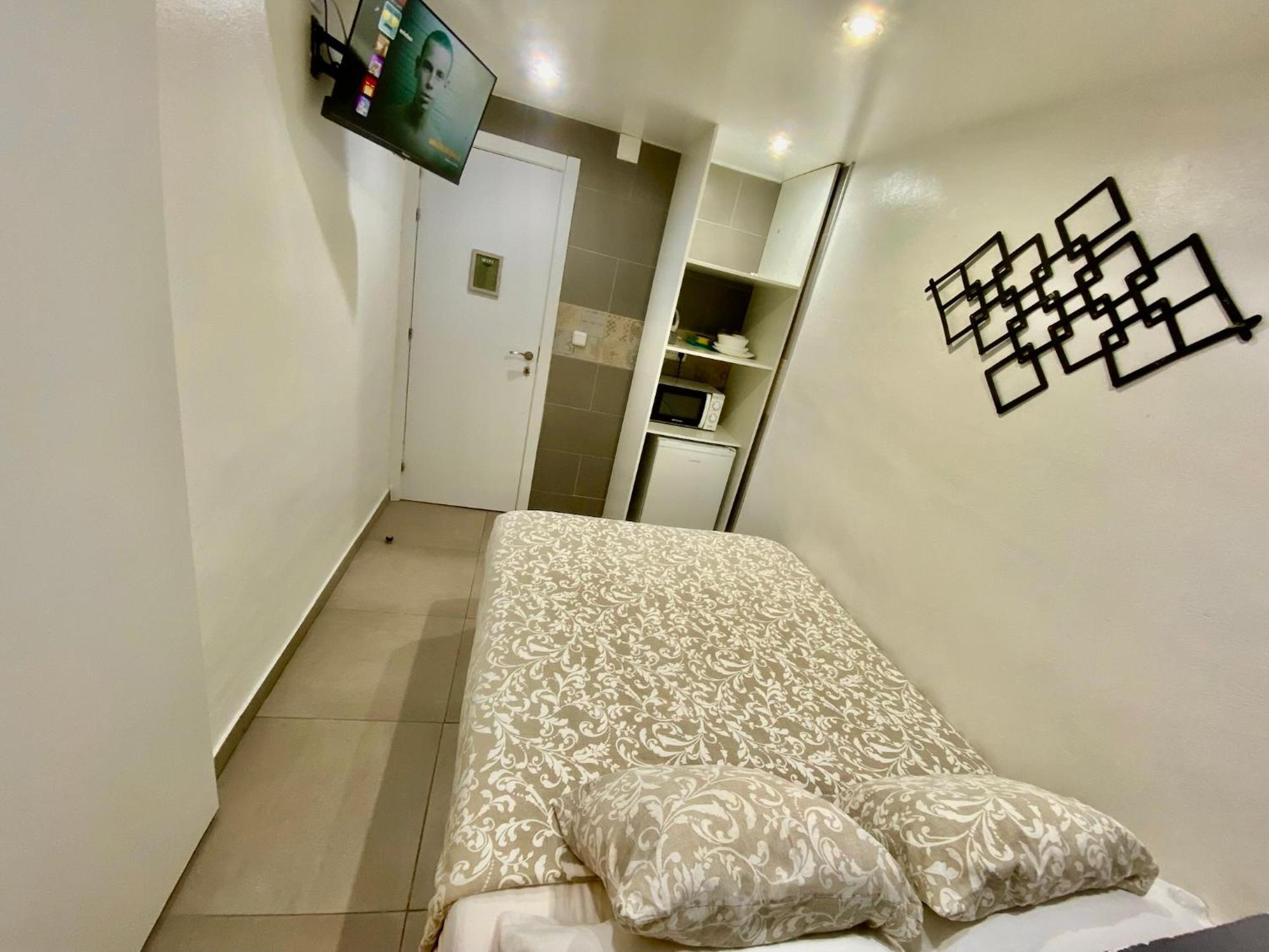 Suites Nuevas Con Bano Privado Frente Al Metro St Mwc Barcelona-Fira L'Hospitalet de Llobregat Exterior photo