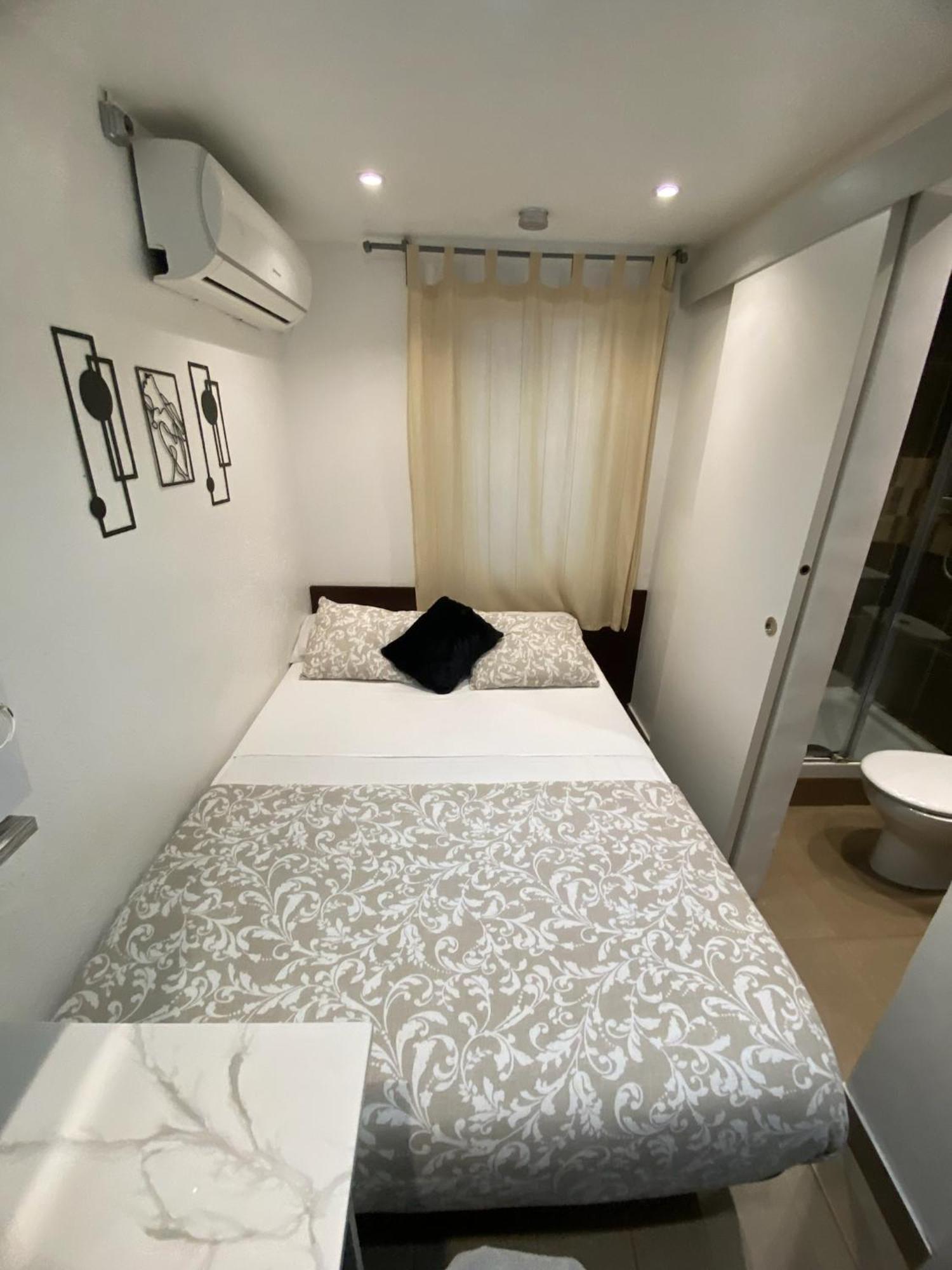 Suites Nuevas Con Bano Privado Frente Al Metro St Mwc Barcelona-Fira L'Hospitalet de Llobregat Exterior photo
